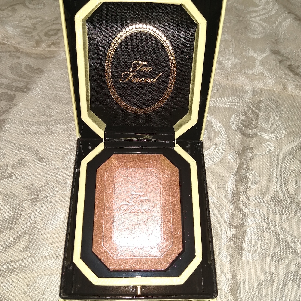 Too faced Diamond light Highlighter